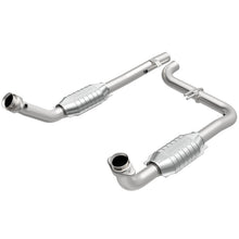 Load image into Gallery viewer, MagnaFlow Catalytic Converter DF 98-00 Nissan Frontier 2.4L Rear