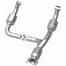 Load image into Gallery viewer, Magnaflow 12-20 Chevrolet Express 4500 Underbody 6.0L Direct Fit Catalytic Converter