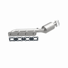 Load image into Gallery viewer, MagnaFlow Direct-Fit SS Catalytic Converter 04-06 Nissan Titan 5.6L V8 (California)