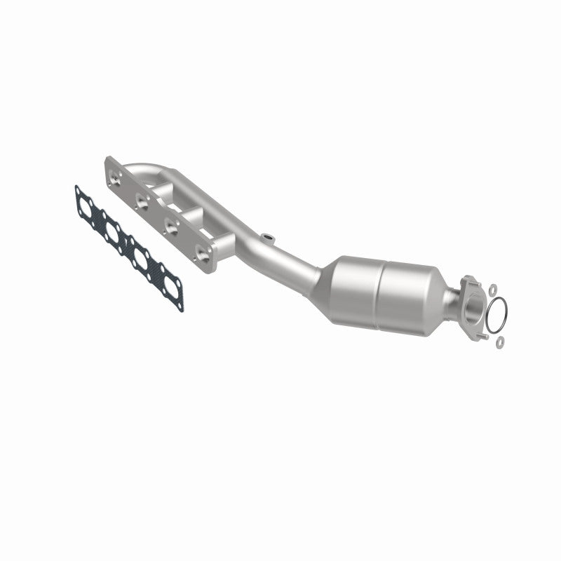 MagnaFlow Direct-Fit SS Catalytic Converter 04-06 Nissan Titan 5.6L V8 (California)