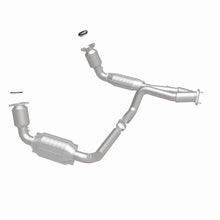 Load image into Gallery viewer, MagnaFlow Conv DF 99-00 Chevy Pickups 4.3L