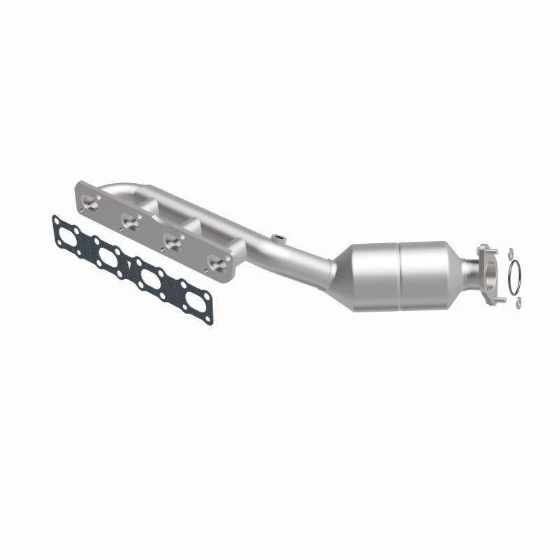 MagnaFlow Direct-Fit SS Catalytic Converter 04-06 Nissan Titan 5.6L V8 (California)